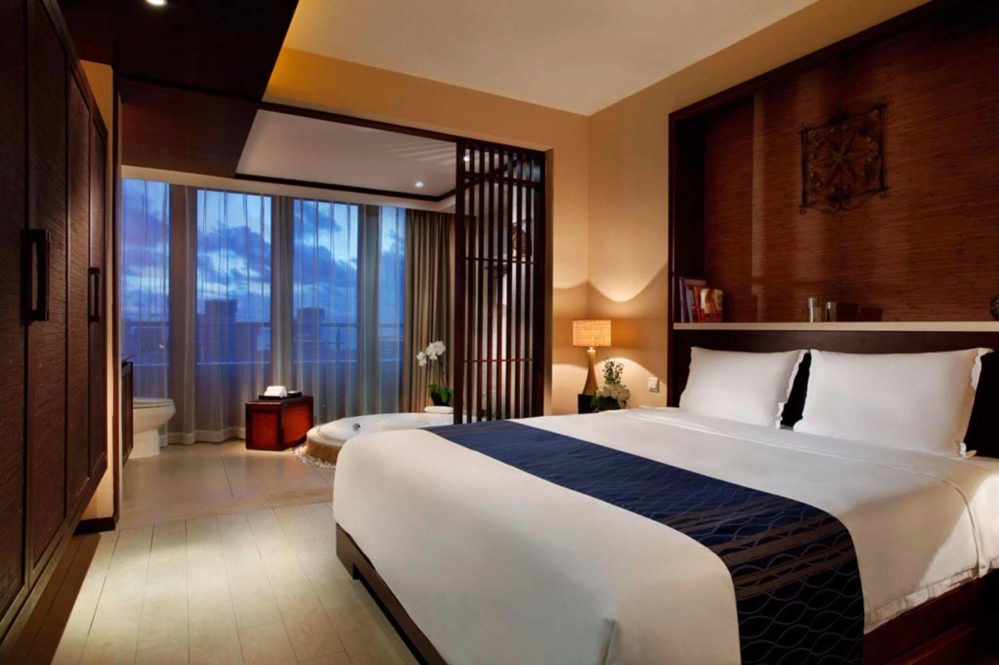 Serenity Coast All Suite Resort Sanya Buitenkant foto